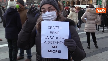 6 - Scuole chiuse in Lombardia, il flash mob contro la dad di “Studenti presenti” in Duomo. Le immagini
