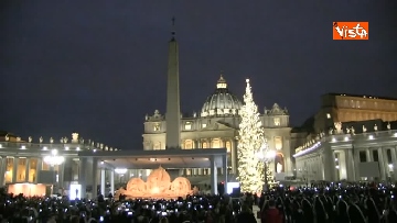 1 - Natale, le celebrazioni per l'inaugurazione del Presepe e dell'albero a San Pietro