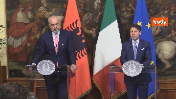 1 - Conte e il Primo Ministro albanese Edi Rama in conferenza stampa a Chigi, le immagini