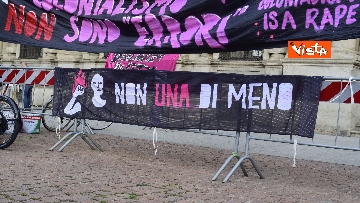 3 - Montanelli, Non una di meno in piazza a Milano contro Sala: “Lo stupro non è un errore”  