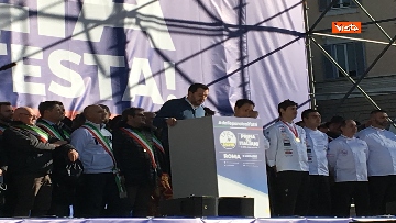 5 - Salvini interviene dal palco alla manifestazione della Lega in piazza del Popolo
