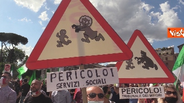5 - Manifestazione delle Mascherine Tricolore alla Bocca delle Verità a Roma, le foto