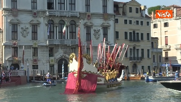 8 - La Regata Storica a Venezia, le immagini dello spettacolare corteo che sfila nel Canal Grande
