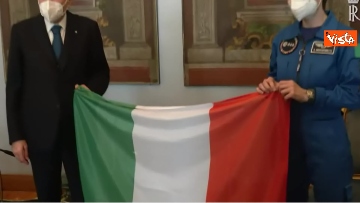 10 - Samantha Cristoforetti premiata con il tricolore da Mattarella al Quirinale. Le foto