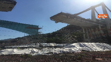 4 - Ponte Morandi, le immagini di Pila 10 e pila 11 a poche ore dall'esplosione per la demolizione