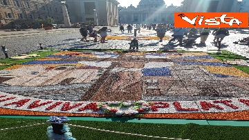 5 - San Pietro e Paolo, tappeto di colori a Via della Conciliazione per la tradizionale infiorata