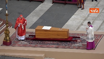 4 - Funerali Ratzinger, le immagini della cerimonia a cui hanno partecipato circa 100mila fedeli