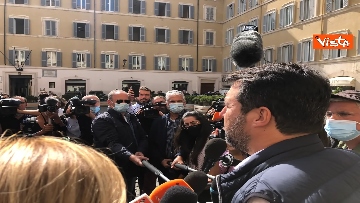 7 - Salvini arriva in piazza Montecitorio per dichiarare ai giornalisti