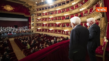 5 - Mattarella e Steinmeier alla Scala, uscita fra gli applausi, le immagini
