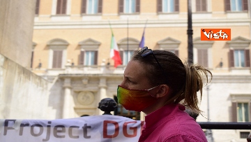 2 - Omotransfobia, Flash Mob a Montecitorio delle associazioni LGBT, le immagini 