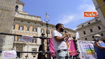 5 - Omotransfobia, Flash Mob a Montecitorio delle associazioni LGBT, le immagini 