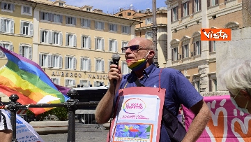 4 - Omotransfobia, Flash Mob a Montecitorio delle associazioni LGBT, le immagini 