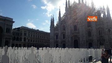 2 - Morti sul lavoro, 1029 sagome bianche in piazza Duomo, l'iniziativa di Ugl