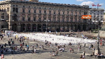 7 - Morti sul lavoro, 1029 sagome bianche in piazza Duomo, l'iniziativa di Ugl