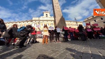 5 - “Non una di meno” in piazza Montecitorio per la Giornata mondiale contro la violenza sulle donne 