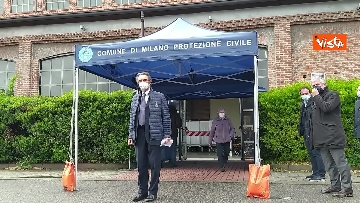 1 - La visita del presidente della Lombardia Attilio Fontana nell'hub vaccinale della Fabbrica del Vapore a Milano