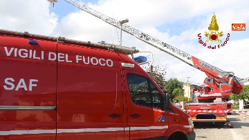 1 - Proseguono gli interventi dei vigili in Veneto per i danni subiti dal maltempo 
