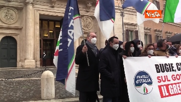 3 - Flash mob di FdI con Giorgia Meloni a Montecitorio contro il green pass. Le foto