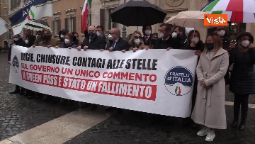 10 - Flash mob di FdI con Giorgia Meloni a Montecitorio contro il green pass. Le foto