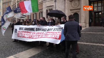 5 - Flash mob di FdI con Giorgia Meloni a Montecitorio contro il green pass. Le foto