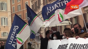 8 - Flash mob di FdI con Giorgia Meloni a Montecitorio contro il green pass. Le foto
