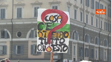 3 - No green pass, protesta a Piazza del Popolo a Roma. Le immagini