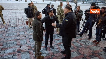 9 - Il viaggio in treno, l'incontro con Zelensky e la visita ai soldati feriti. Il premier Sunak a Kiev