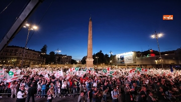 4 - Il Partito Democratico chiude la campagna elettorale in Piazza del Popolo a Roma, le immagini