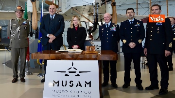 5 - Meloni e Crosetto visitano museo Aeronautica militare di Vigna di Valle