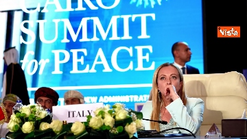 1 - L'arrivo di Meloni al Cairo per il summit internazionale della pace