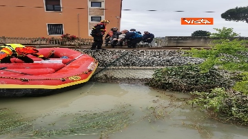 6 - Maltempo Emilia-Romagna, gli interventi di salvataggio della Polizia nelle zone allagate
