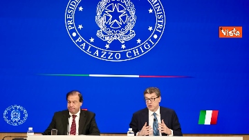 1 - Def, la conferenza stampa con il ministro Giorgetti e il viceministro Leo