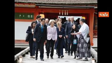 11 - Al via il vertice del G7 a Hiroshima, i leader depongono corona al Peace Memorial Park