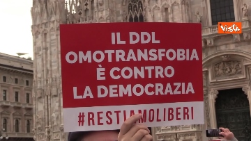 4 - Centinaia di persone davanti al Duomo di Milano per il presidio contro il Ddl Zan, presente anche Salvini