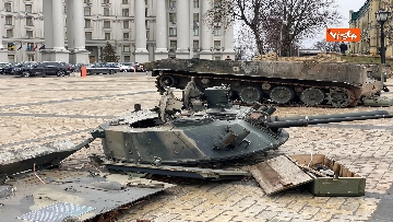 11 - Ecco il cimitero dei mezzi militari russi distrutti dagli ucraini a Kiev