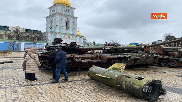 19 - Ecco il cimitero dei mezzi militari russi distrutti dagli ucraini a Kiev