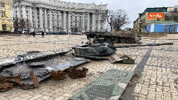 13 - Ecco il cimitero dei mezzi militari russi distrutti dagli ucraini a Kiev
