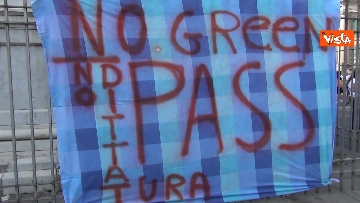 12 - Manifestazione No green pass a Napoli, le immagini