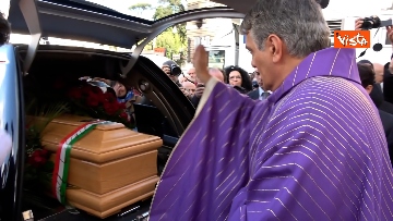 4 - Funerali Lollobrigida, le immagini dei momenti più toccanti della cerimonia 