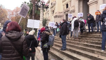 3 - I ricercatori precari del Cnr protestano davanti al Miur, le foto della manifestazione