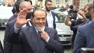 1 - Silvio Berlusconi a Milano per votare alle amministrative. Le foto