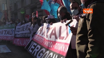 6 - Lavoratori Air Italy in piazza a Roma contro i licenziamenti. Le foto