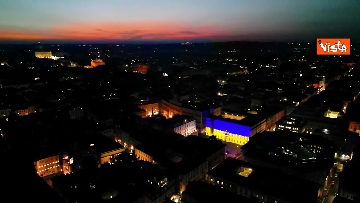 7 - La facciata di Palazzo Chigi illuminata con i colori della bandiera ucraina FOTOGALLERY