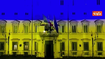 4 - La facciata di Palazzo Chigi illuminata con i colori della bandiera ucraina FOTOGALLERY