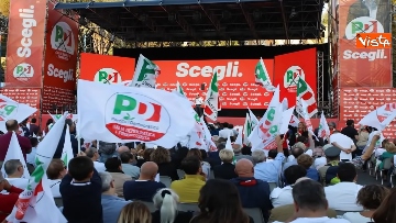 5 - Il Partito Democratico chiude la campagna elettorale in Piazza del Popolo a Roma, le immagini