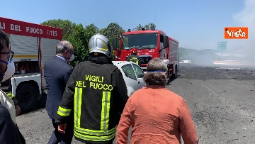2 - Incendio discarica Malagrotta a Roma, il sopralluogo del sindaco Gualtieri