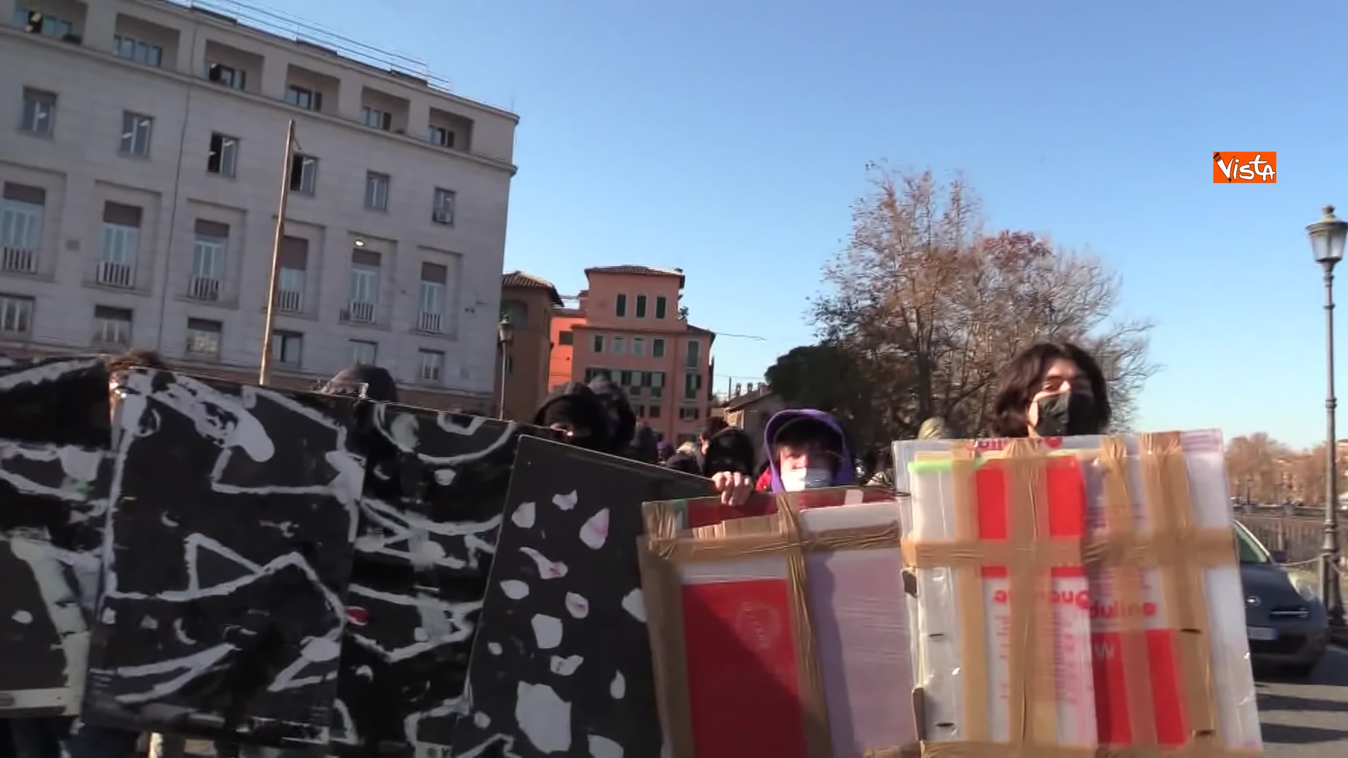 17-12-21 Dal corteo allo scontro con la Polizia le immagini della protesta degli studenti di Roma 02_562287464793261236157