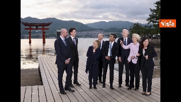 9 - Al via il vertice del G7 a Hiroshima, i leader depongono corona al Peace Memorial Park