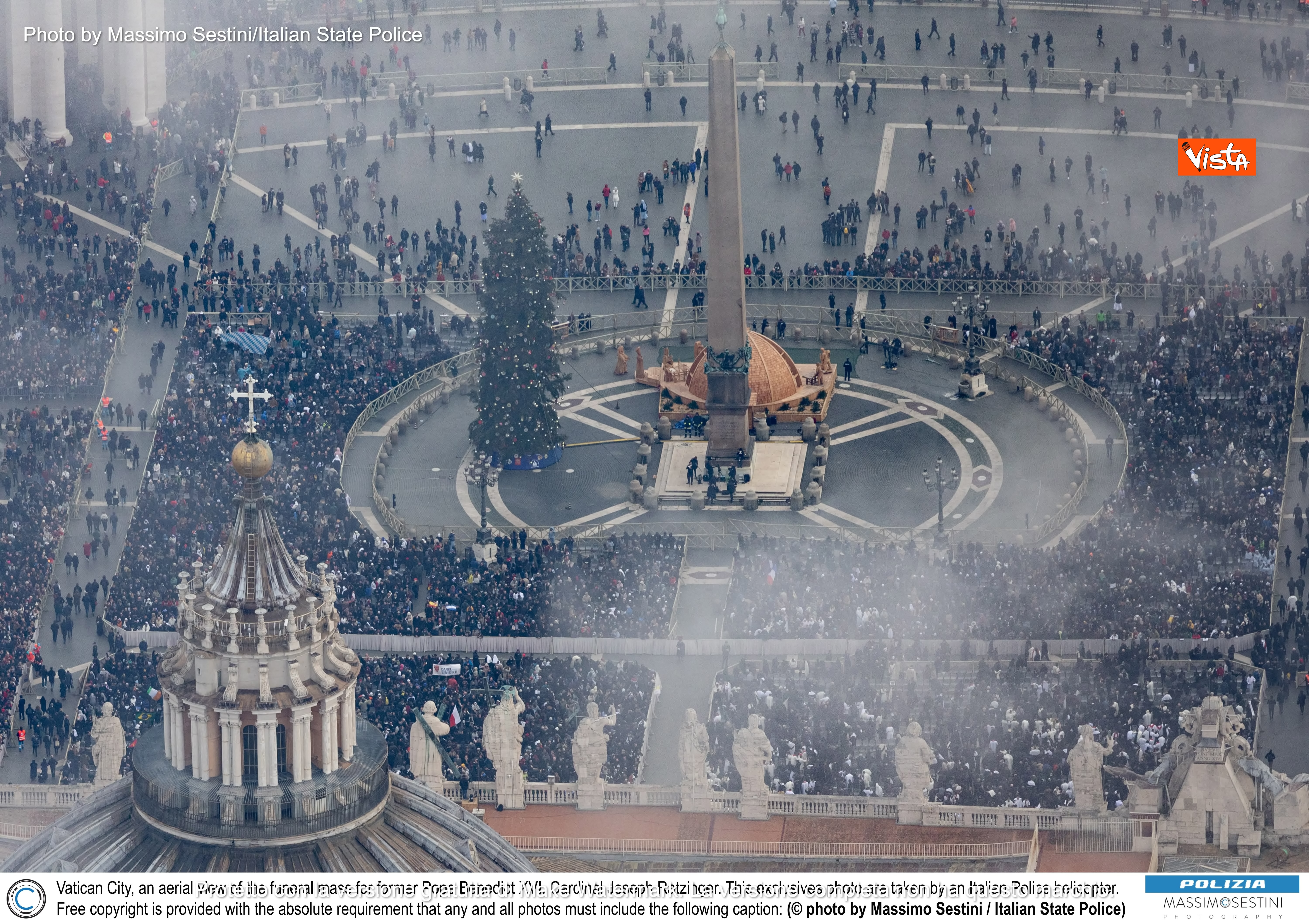 Le foto aree della Polizia di Stato durante esequie Papa emerito Ratzinger