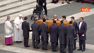 6 - Funerali Ratzinger, le immagini della cerimonia a cui hanno partecipato circa 100mila fedeli